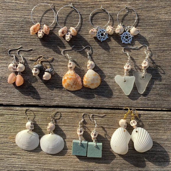 *SOLD* Halloween white turquoise skull bead coffee bean shell mini puka earring - Picture 4 of 4